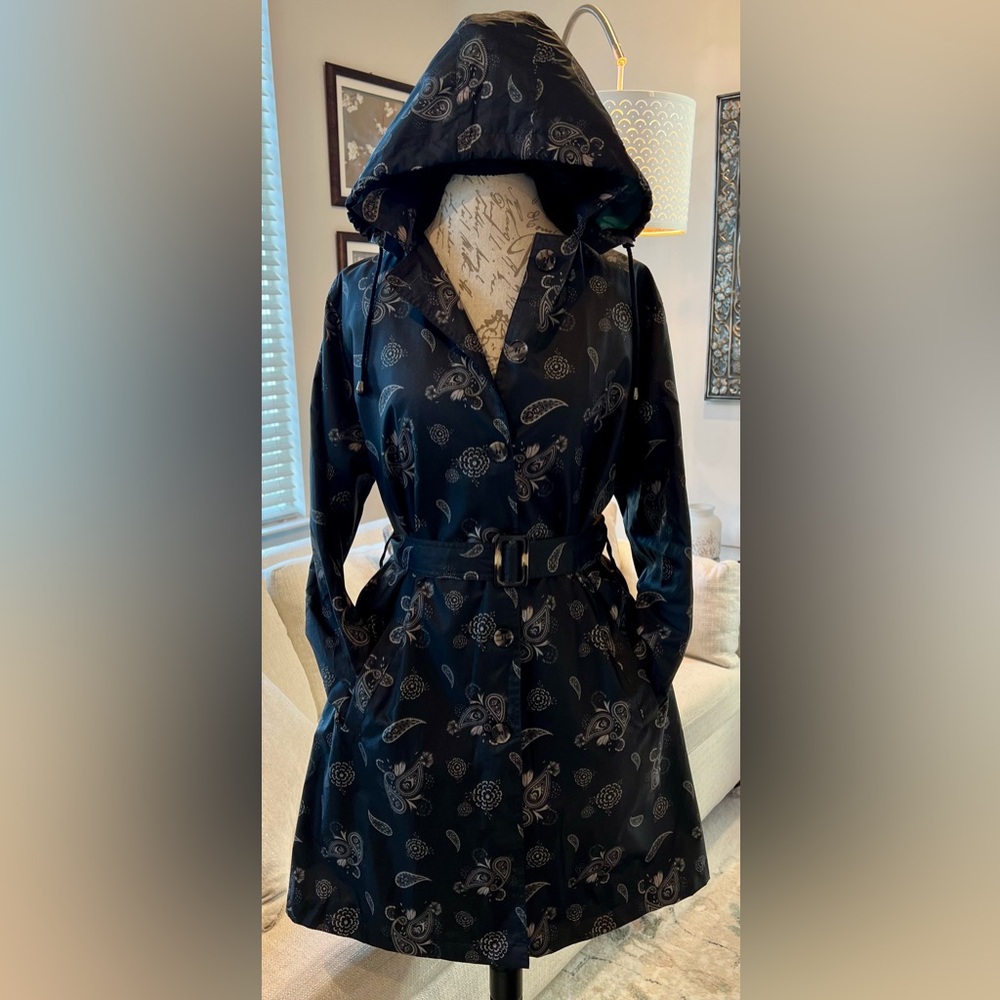 Capelli of New York Black Paisley Rain Coat Belt Hood Large